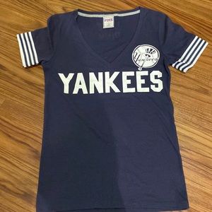 PINK victoria secret beautiful t- shirt for women’s size M yankees